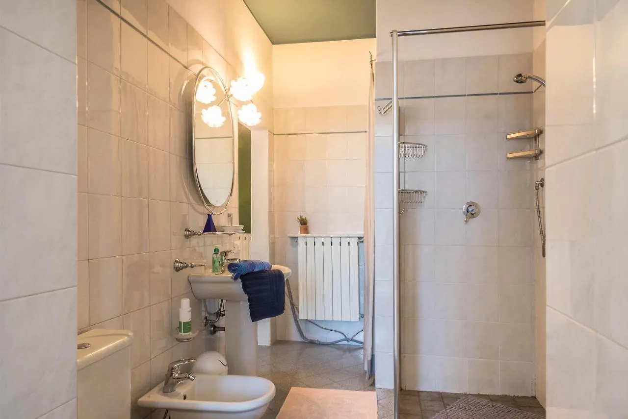 Tinas Yellow Home Leggiuno Italien