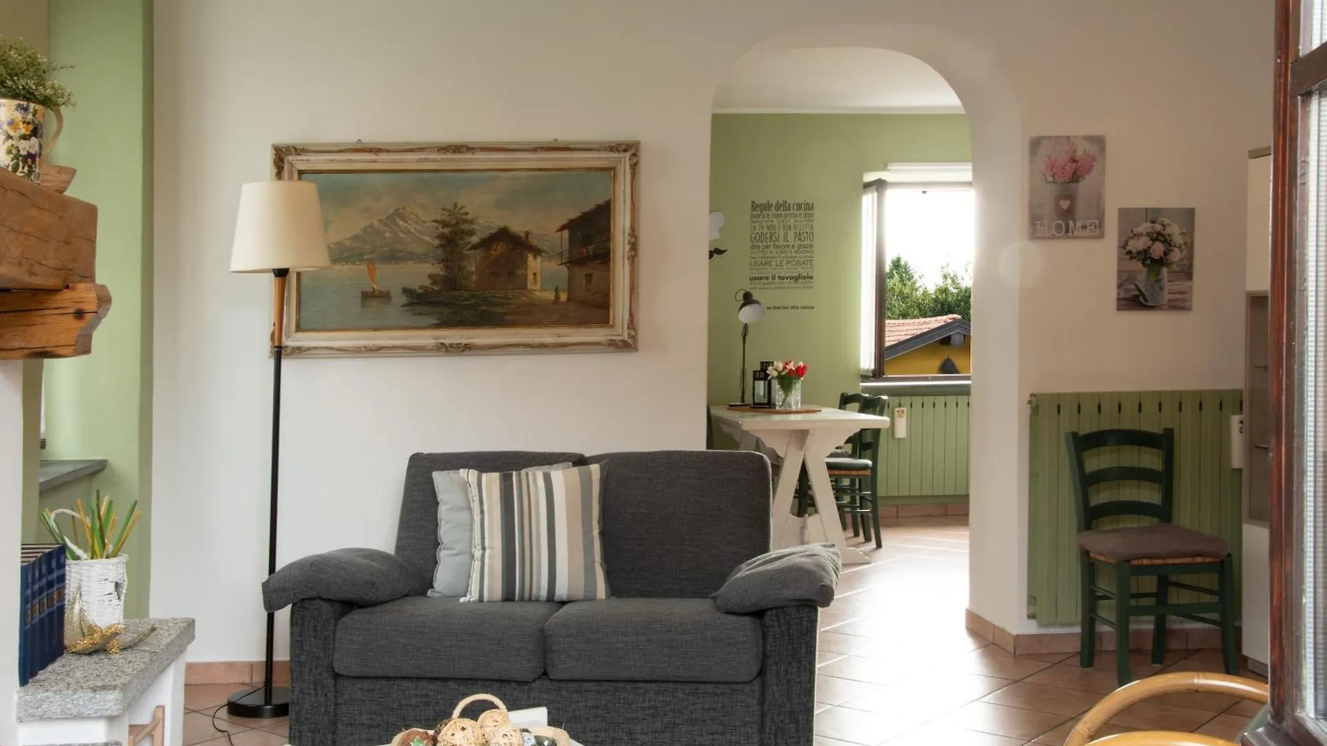 Apartment Tinas Yellow Home Leggiuno