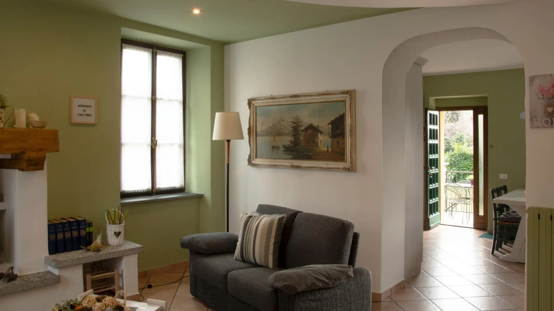 Tinas Yellow Home Leggiuno Italien